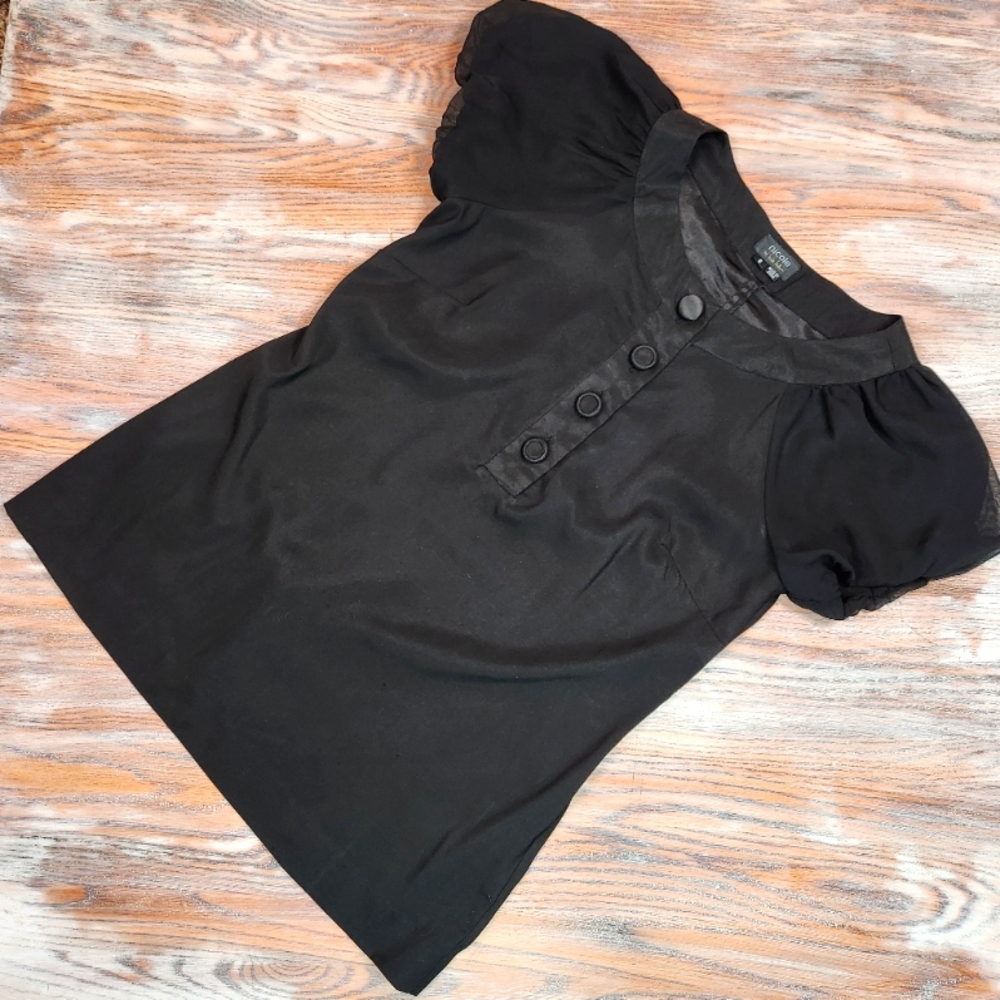 Nicole Miller Blouse Black with Button Detail Front and Puff Sleeves Size 6